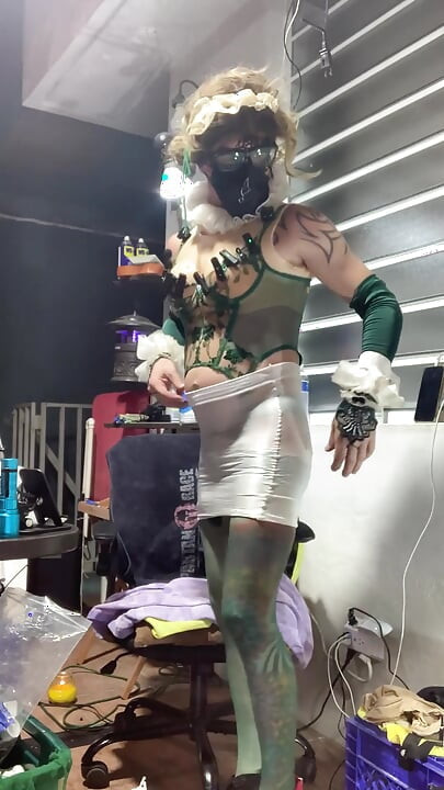 Natural Transsexual Cintia se masturba com um Anal Dt956