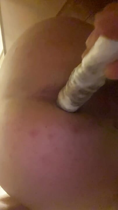 How rich I feel, it used to hurt... now I am only waiting for a well-endowed young man who has it thick and above all who gives me a lot of lettuce...