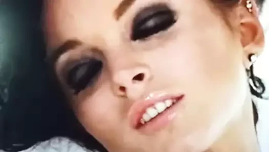 Lindsay lohan boşalmak üzerinde haraç 2