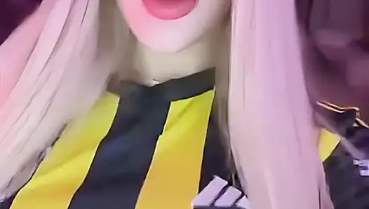 Блондинка-красавица утешает свою соседку из Фенербахче дома