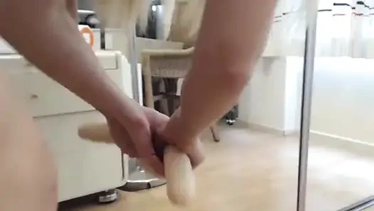 Aku lagi asik ngentot dildo di depan moror