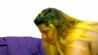 चंकी इंडियन लेडी बड़ा फूला हुआ डार्क निप्स पर विशाल saggy