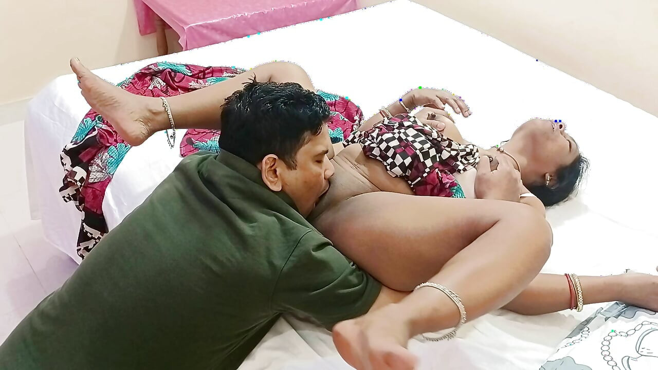 害羞的邻居已婚哥铁杆 Masti 和性主人秘密热辣的病毒性爱