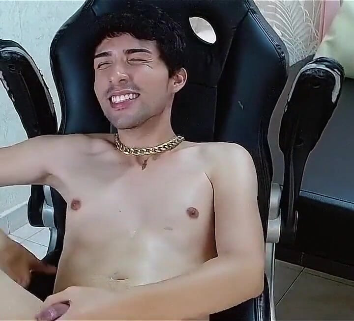 Young Twink Uncut Masturbating