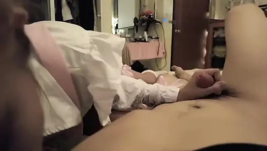 Pembantu merah muda ceri