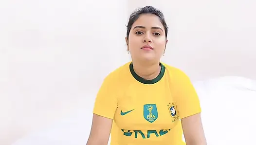 Stiefbruder fickt seine schöne stiefschweder, während er auf ein fußballspiel wette. (Vollständige bangla-audio)