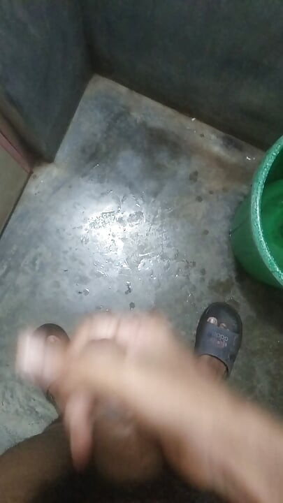 así que fui al baño, me puse jabón en las manos y golpeé la manija