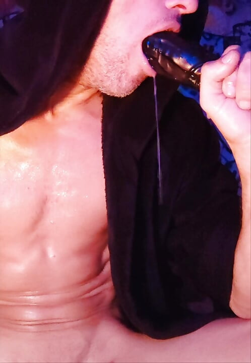 Gagging in Dildo