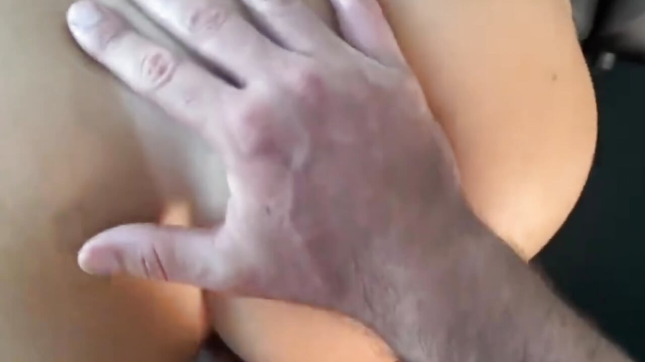 Esposa guapa engaña con su masajista