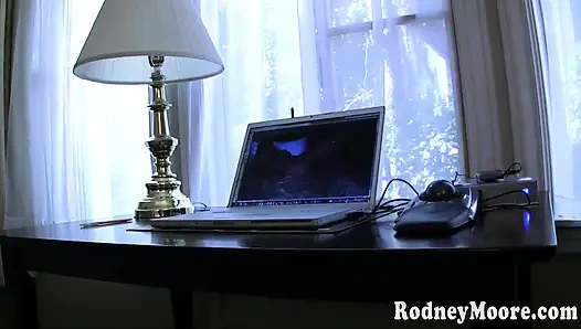 Alami besar dan memek berbulu