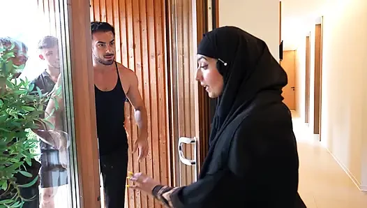 Muslim Aaliyah Yasin Gets Fucked by 4 Big Cocks