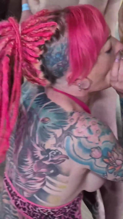 Gangbang Party i Bristo Anal Special med Piggymouth og Chloe Gapewhore