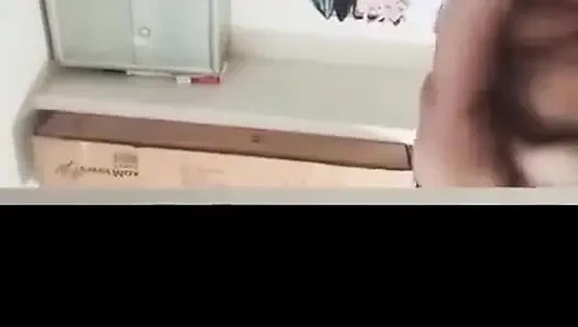 Тамильская пара счастлива в движении с любовью