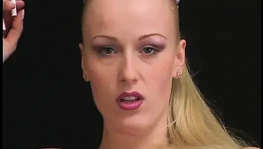 Sharon wild von nackten mädchen rauchen