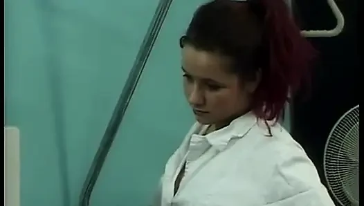 Almanya'dan amatör hemşire sıkı deliğini siktirmek için burada