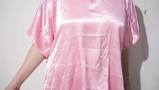 NGINTIP CEWEK INDIA MONTOK MANDI PAKAI GAUN SATIN TRANSPARANT