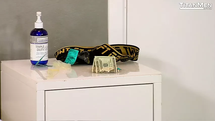 Fisiculturista fode gengibre quente