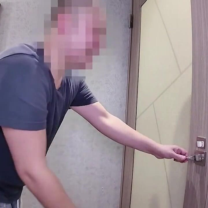 Layanan Tanpa Sensor. Memijat pengiriman yang menarik terlalu jauh dan membuatnya benar-benar kewalahan