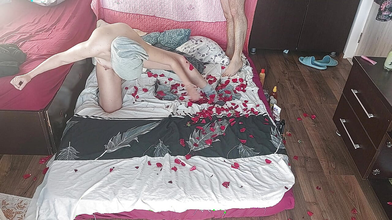 Foreplay in the bedroom with an amateur couple. Amateur MILF does yoga naked, hairy pussy, big ass, big tits.