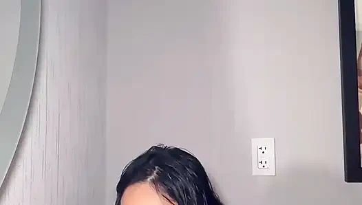 Cewek sange latina ngentot dildo barunya sampai muncrat