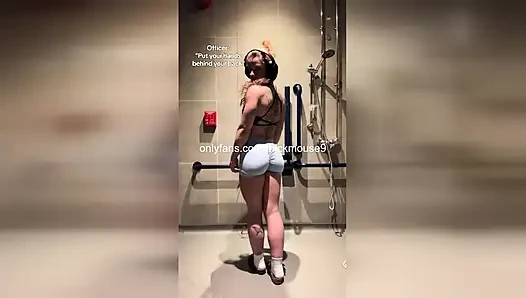 Tiktok canlı zafer deliği: bakire gırtlağına yumruk sokuyor, amcığı açık