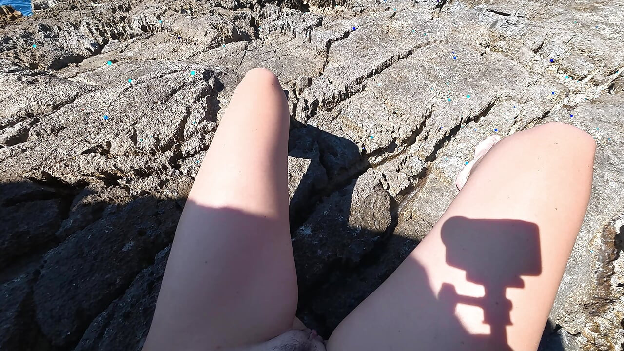 Beach Risky fingering with voyeurs