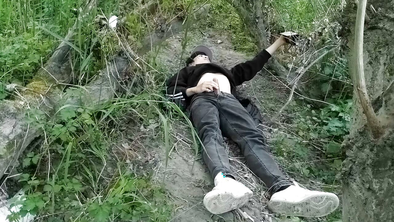 This gay twink sticks his cock through his fly to jerk off outside
