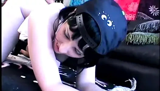 Sexy klempner schluckt heißen retro mit dickem arsch