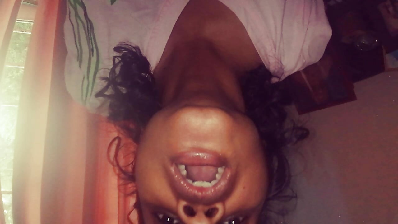 सौतेली बेटी को सौतेले पापा के लंड के लिए कोई शर्म नहीं है