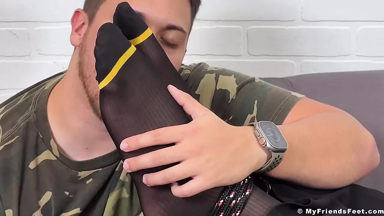 Horny Dude Lick And Worship Hung Stud Massive Feet