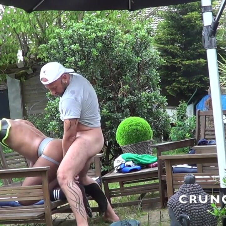 Si jalang dikongkek tanpa kondom di taman