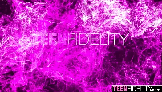 TEENFIDELITY lila fray sagt, zieh das kondom aus