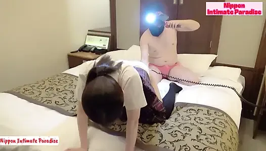 Gözlüklü güzel, ciddi siyah saçlı. Vibe masajı, derin dölleme bitirmek!