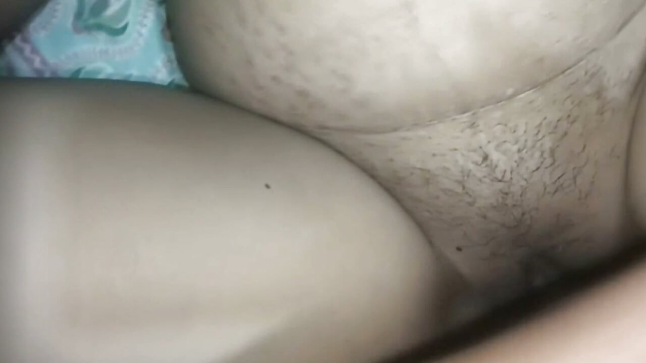 23 yaşındaki bebe amcığını zar zor sikiyor