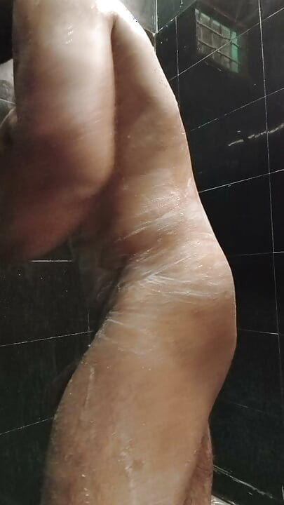 Indian hot hunk masterbating while shower