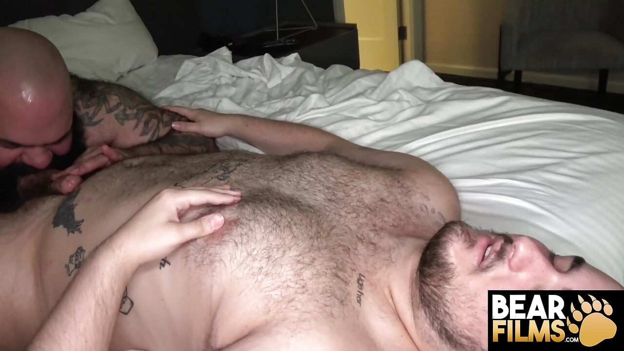 Bearfilms Fret Rosewood and Texas Hound Engages Bareback Session