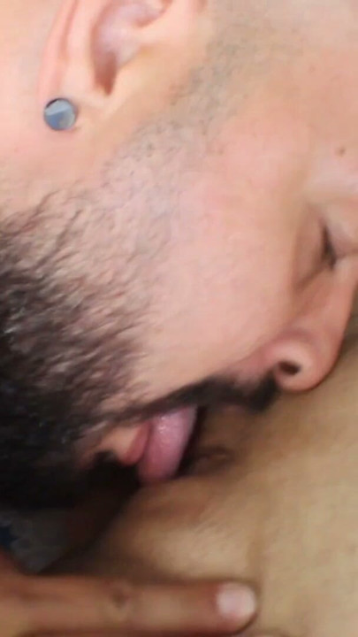 Wraak nemen op mijn vreemdgaande vriendin - porno in het Spaans | Clip 1