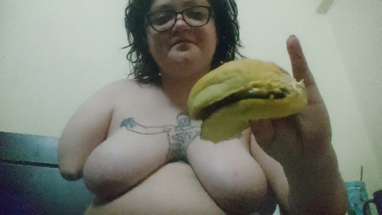 Feedee Challenge 100 burgers day 1
