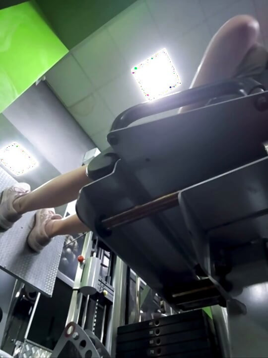 Fingering pussy in the gym jucielussie