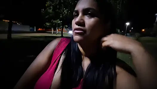 Nicoly mattos pamer memek berbulu dan toket besar di alun-alun