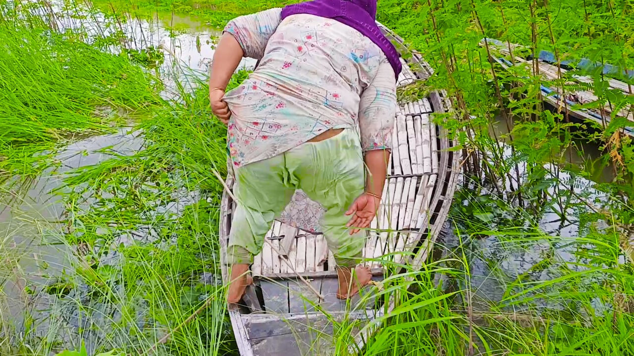 Chubby Desi Outdoor Village Aunty Homemade Chudai Video