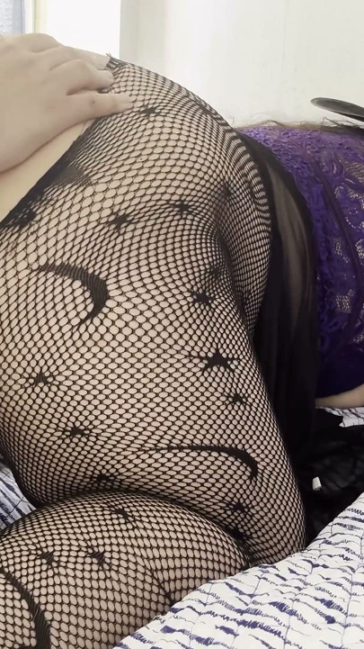 Lizren - This Little Witch Is Hot