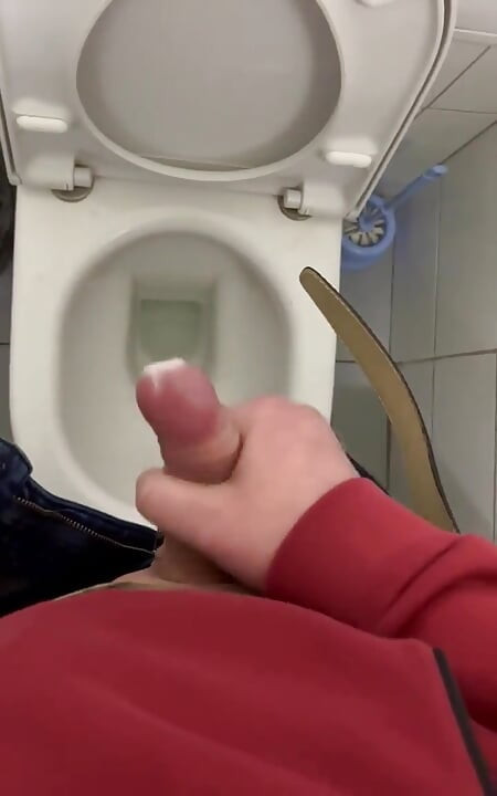 ควยของกูแตกในห้องน้ําสาธารณะโคลสอัพ