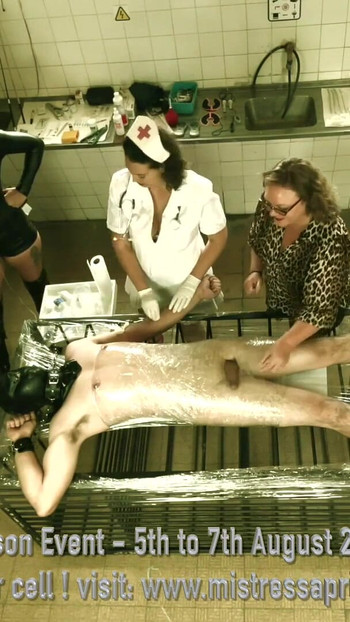 Detik tidak dapat dilupakan dari "Dominatrix Mistress April - acara gerudi Penjara Bunker Tentera"