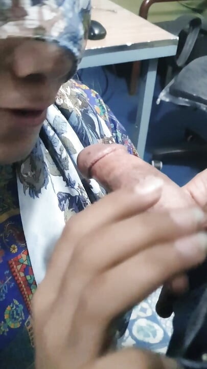 Beautiful desi 18 teen having passionate encounter with Indian classmate