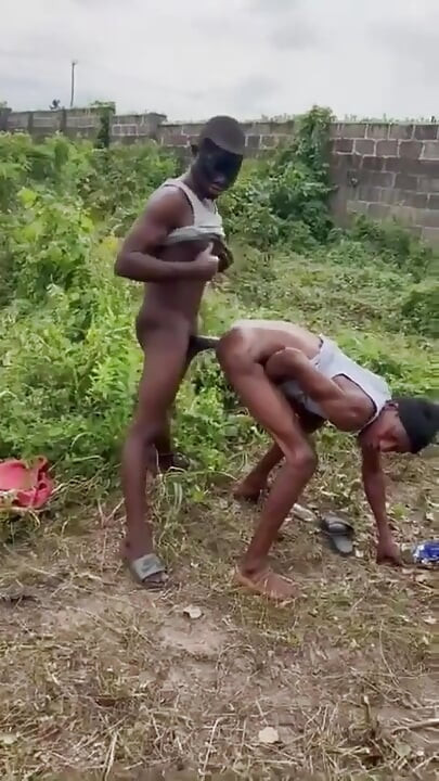 Benden bu yarağı emmemi istedi ve sikişmeyi bitirdik