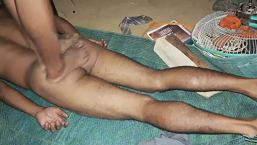 Vücut malish seksi amcık ve yarak gösterisi yok
