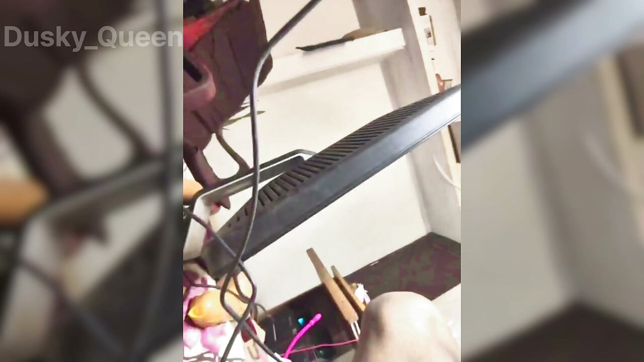 Indisk shemale Akhila sätter röret och onanerar hennes kisshål