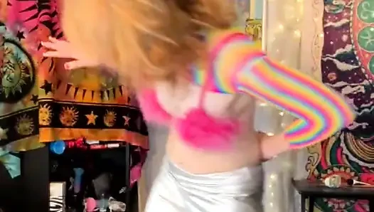 Suzy wylde lagi asik joget dan joget bareng suzy wylde