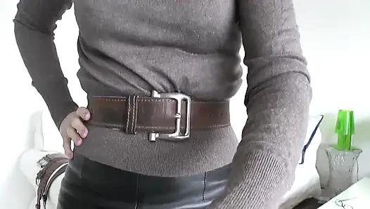 Pas pakai ikat pinggang di ruang tamu, bagian 2, lady victoria valente